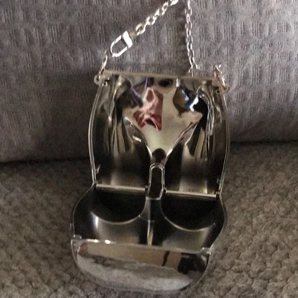 🟦Woman’s Brand New BBL Silver Metallic Crossbody Chain Bag - Picture 5 of 6